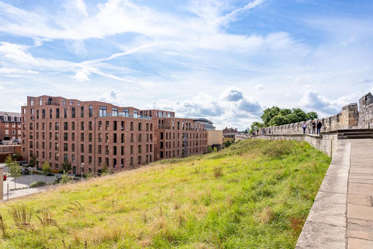 Luxury 2 Bedroom Apartment With Free Parking In The Heart Of York Bagian luar foto