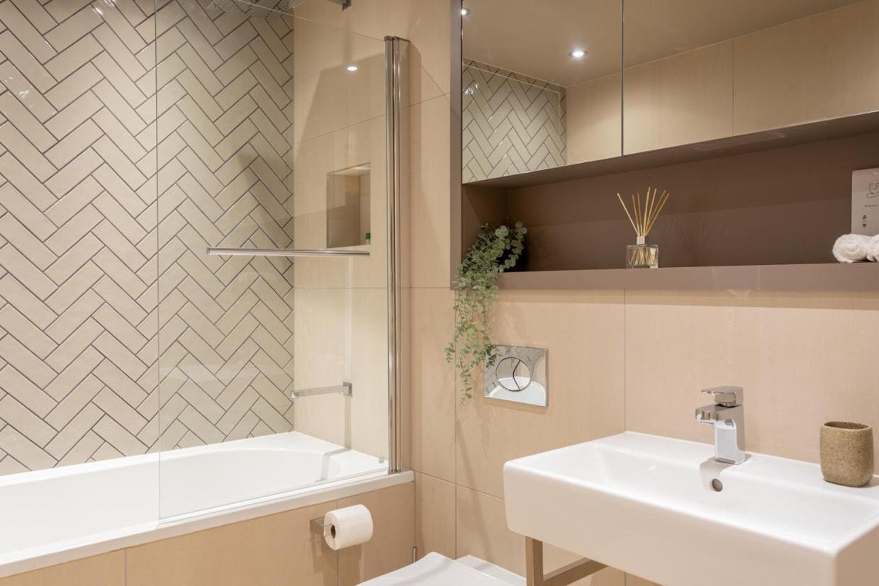 Luxury 2 Bedroom Apartment With Free Parking In The Heart Of York Bagian luar foto
