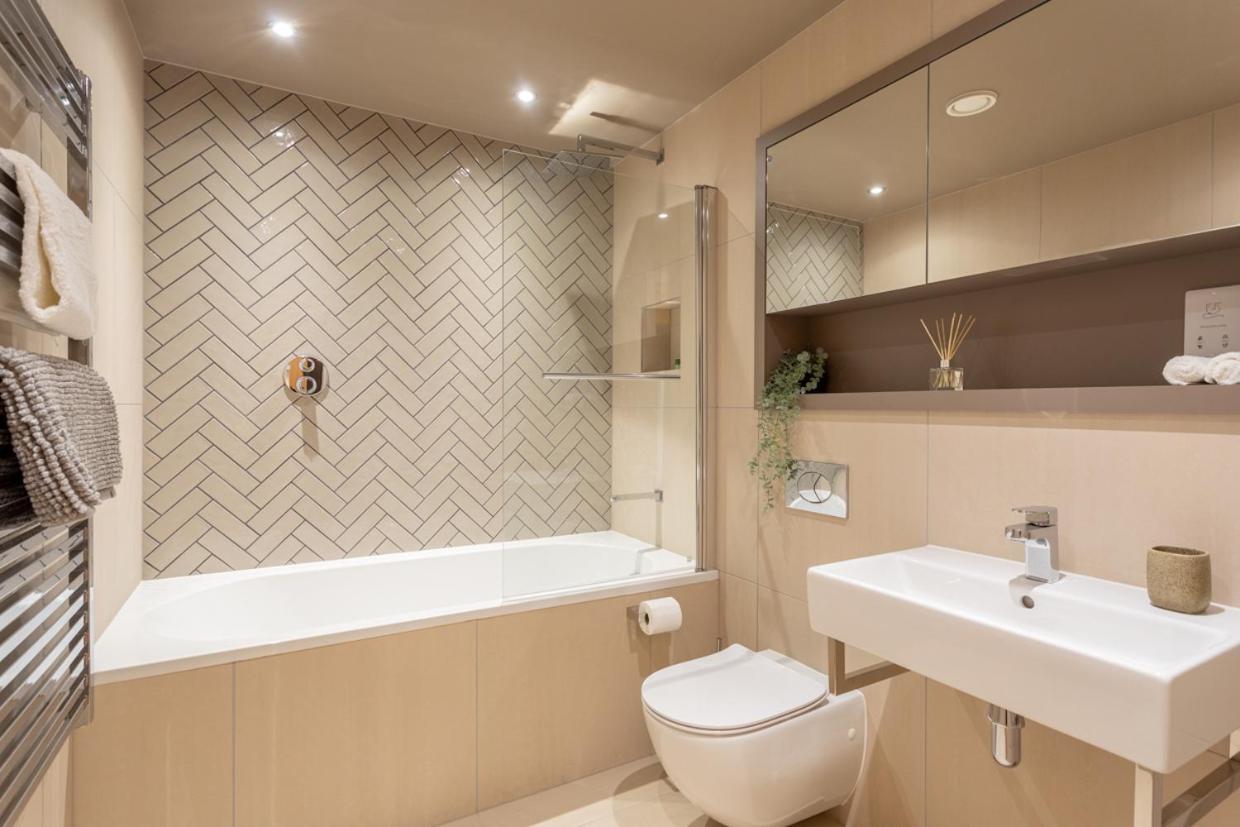 Luxury 2 Bedroom Apartment With Free Parking In The Heart Of York Bagian luar foto