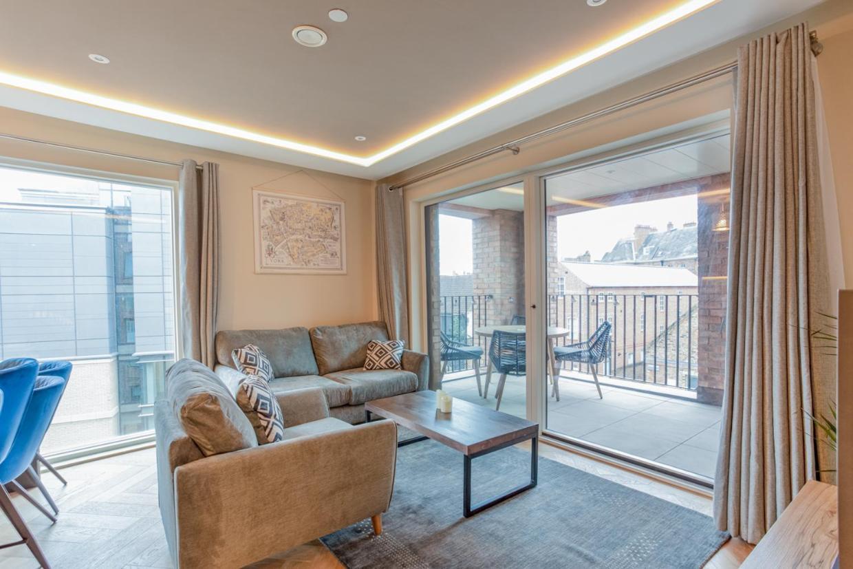 Luxury 2 Bedroom Apartment With Free Parking In The Heart Of York Bagian luar foto
