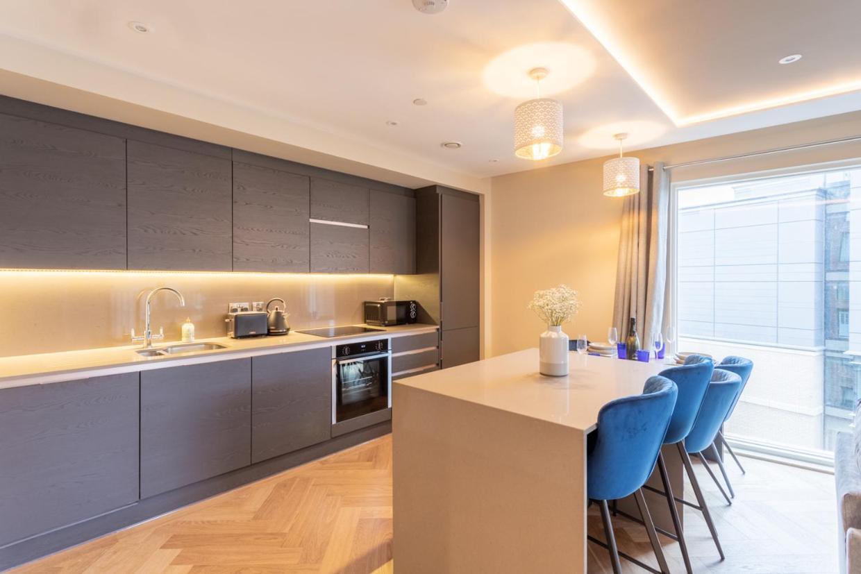 Luxury 2 Bedroom Apartment With Free Parking In The Heart Of York Bagian luar foto
